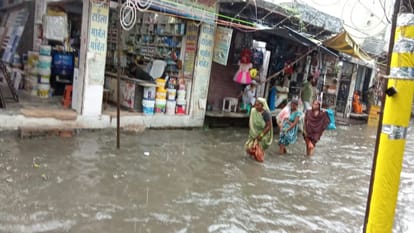 डिबाई में झमाझम बारिश से गली में इस तरह हुआ जलभराव। संवाद