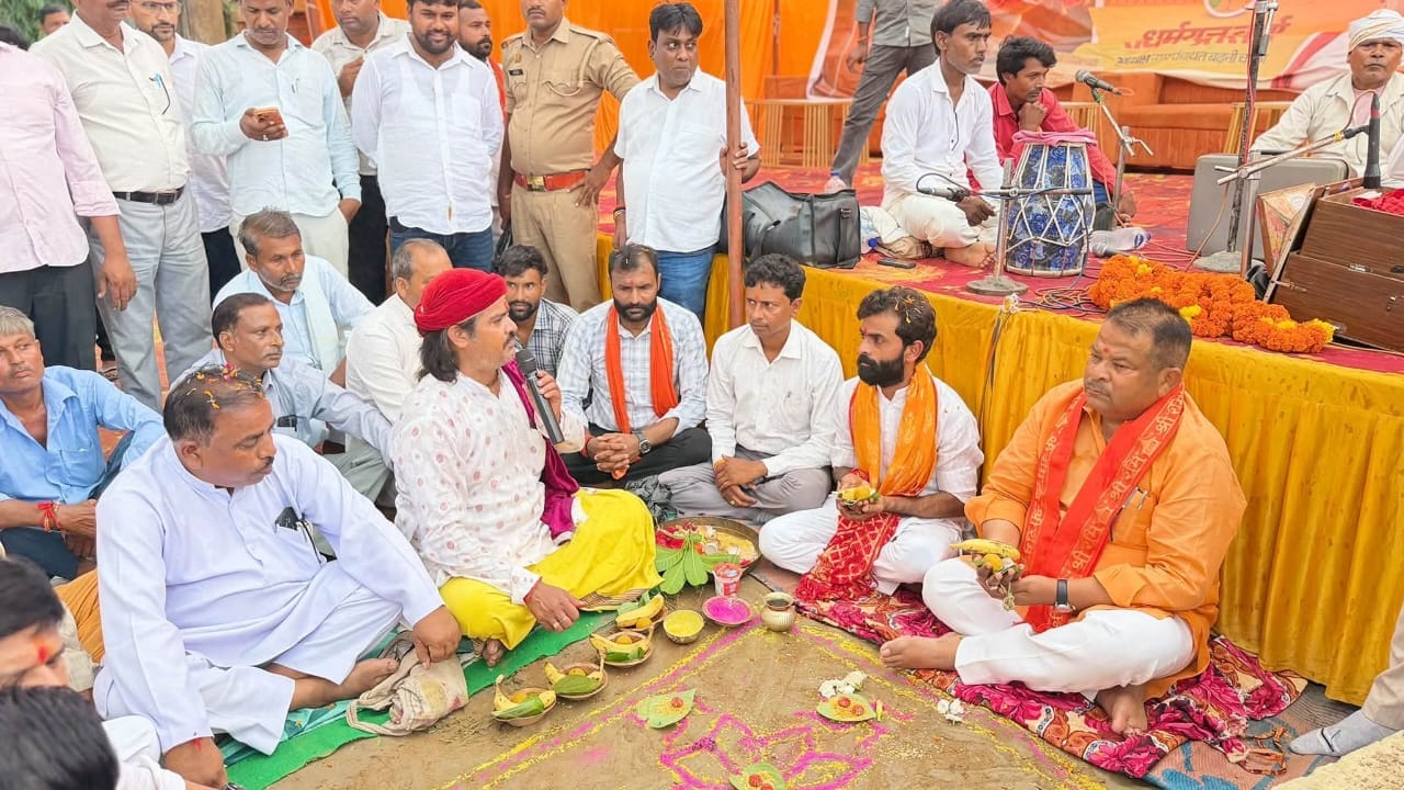 डुमरियागंज क्षेत्र के नगर पंचायत बढ़नीचाफा में वीर शिरोमणि सम्राट पृथ्वीराज चौहान की प्रतिमा और