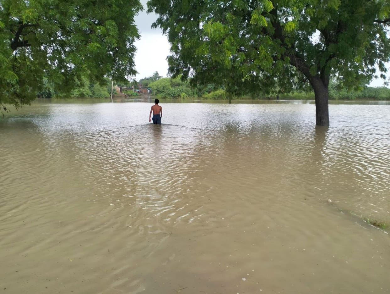 Shyama Nala overflows after 15 hours of rain; eight villages cut off.