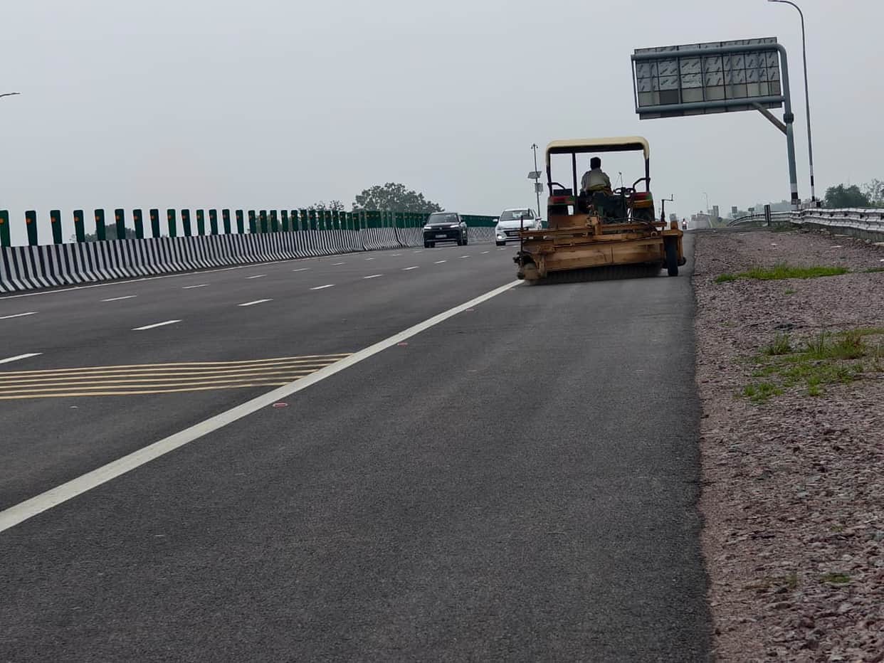 Lucknow-Kanpur Expressway: Repair work complete, closed lanes reopened after asphalt is laid