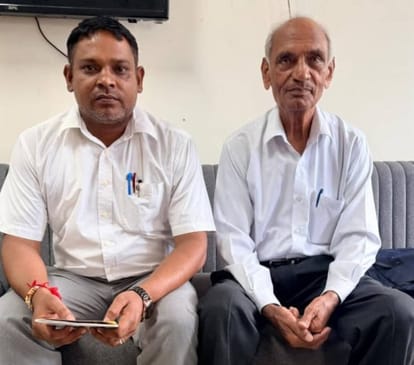 फोटो - बार एसाेसिएशन चुनाव को लेकर जानकारी देते हुए आरओ एडवोकेट इंद्र सिंह भनवाला। स्रोत प्रवक्