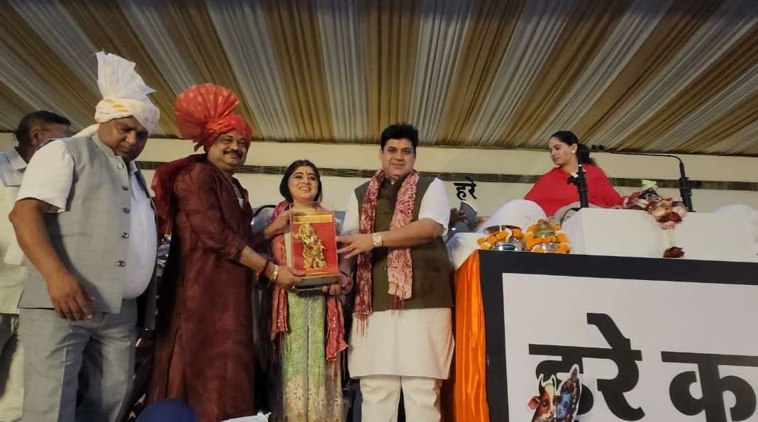फोटो : सोनीपत के मुरथल रोड स्थित एक गार्डन में  आयोजित भजन संध्या के दौरान कांग्रेस के शहरी जि