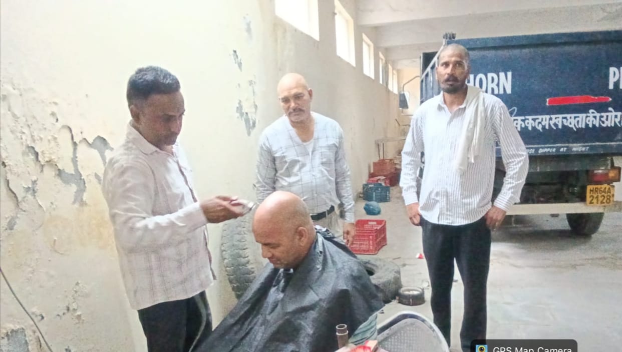Fire operator dismissed; fire service and municipal staff shave their heads in protest.