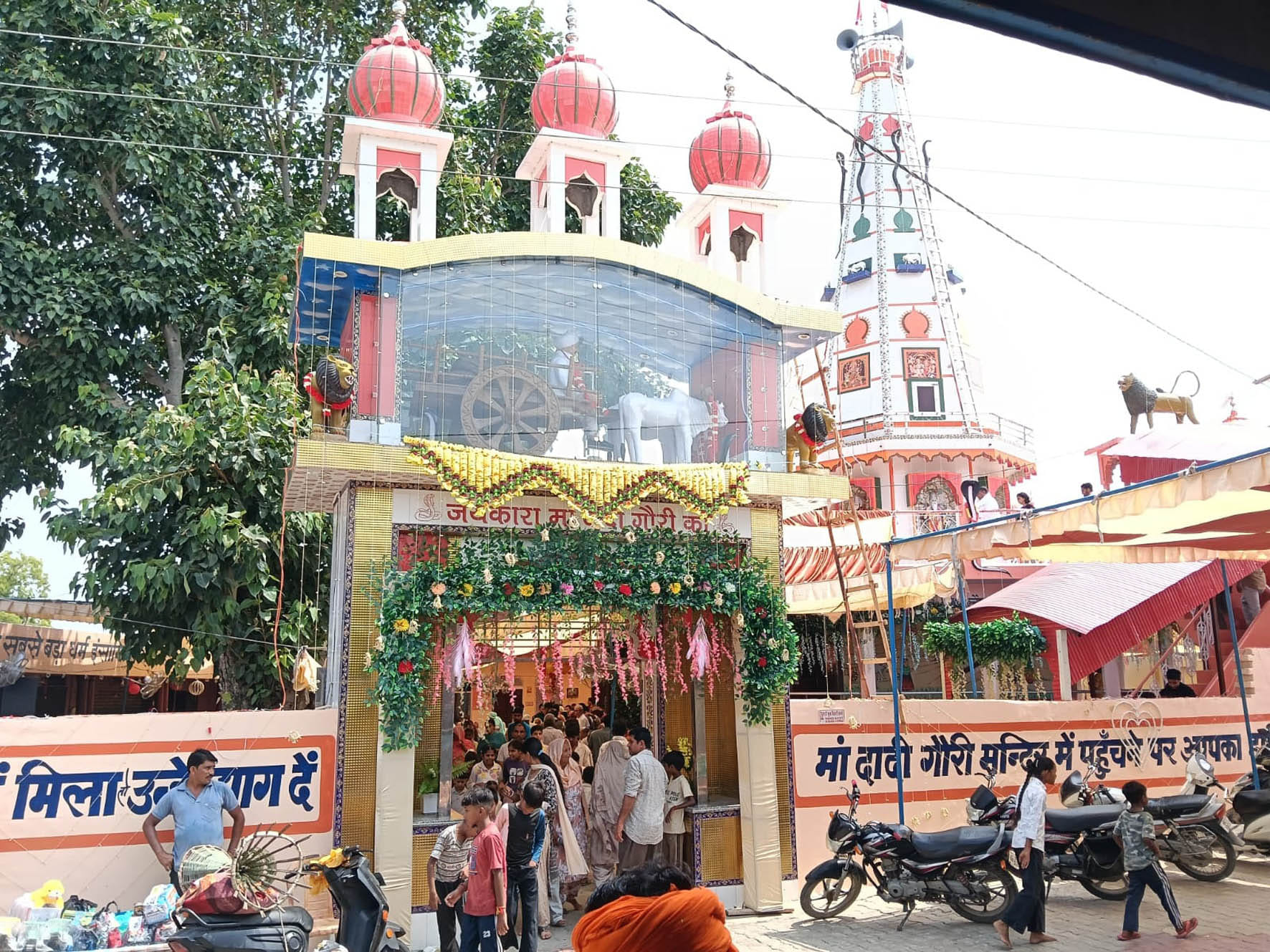 गांव लाली स्थित दादी गौरी मंदिर,स्त्रोत आयोजक