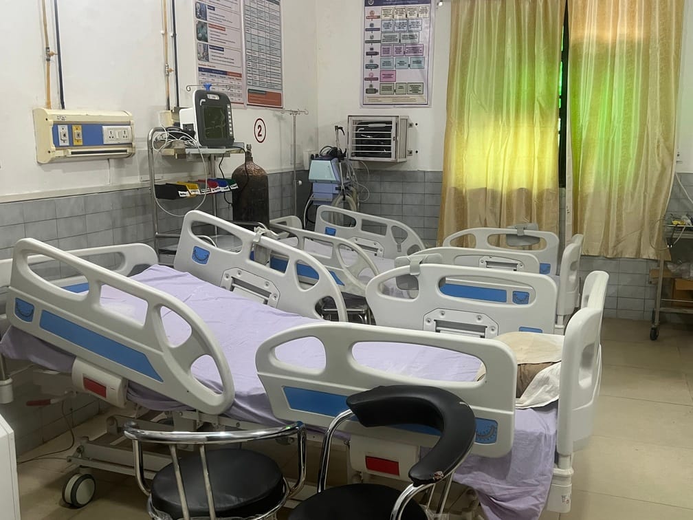 जिला अस्पताल के इमरजेंसी स्थित आईसीयू वार्ड।संवाद