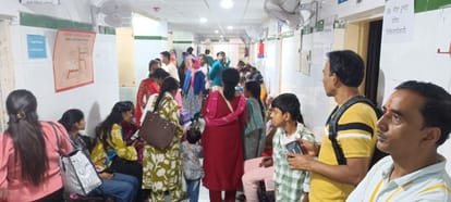जिला अस्पताल में उमड़ी मरीजों की भीड़। संवाद