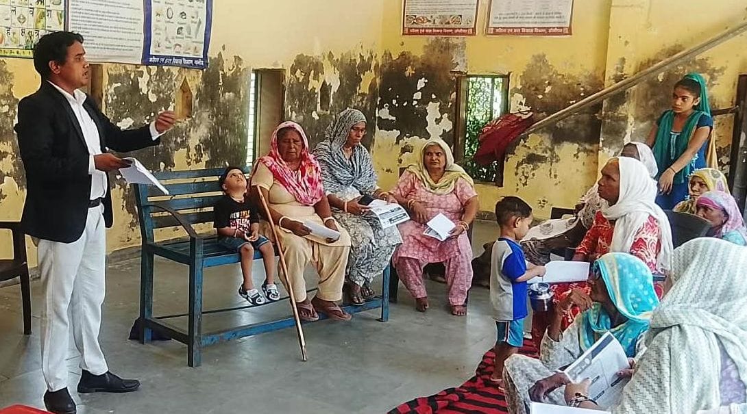 जिला विधिक सेवा प्राधिकरण की ओर से कुराड़ इब्राहिमपुर व लाडसौली में जागरूकता शिविर में लोगों को