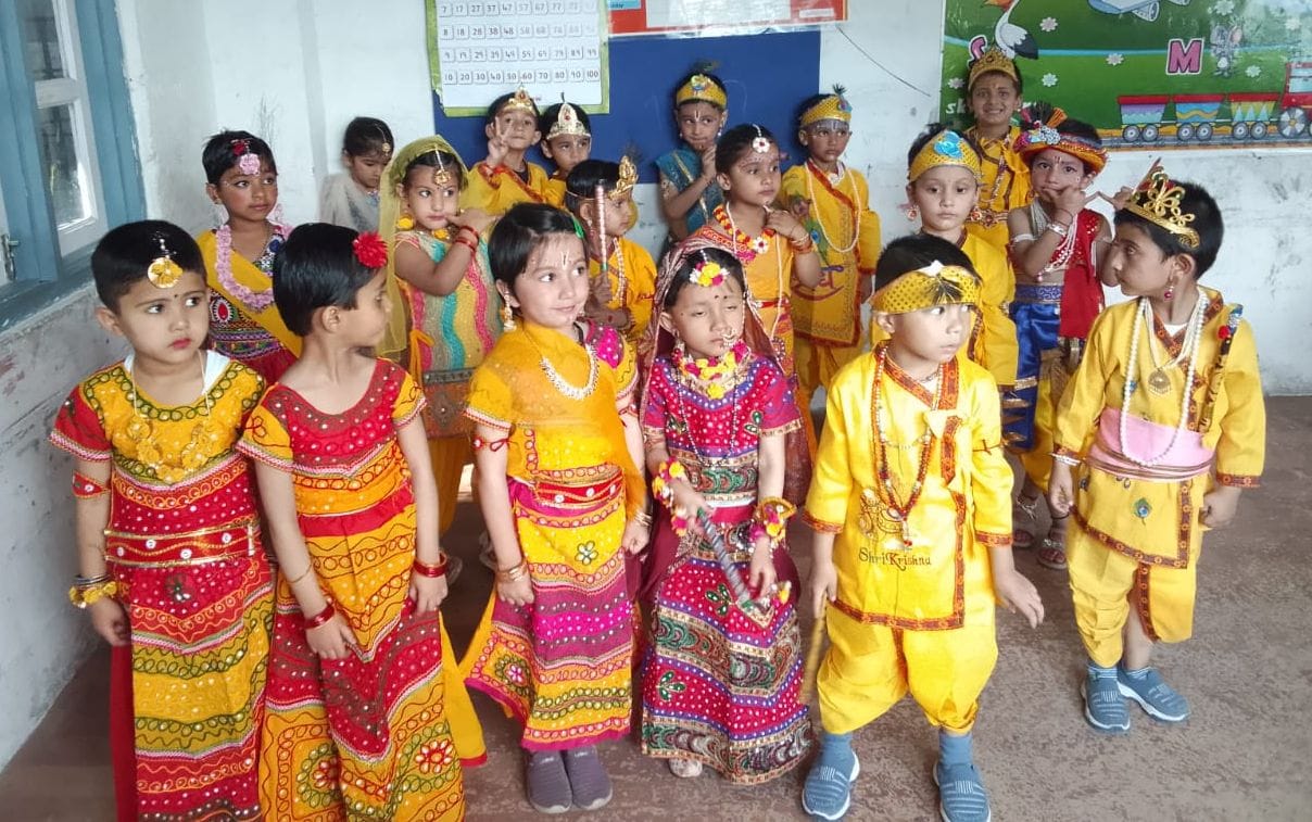 Little children dressed as Krishna and Radha on the jury