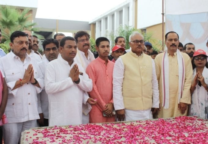 The Leader of the Opposition in the Legislative Council met the bereaved families and expressed condolences.