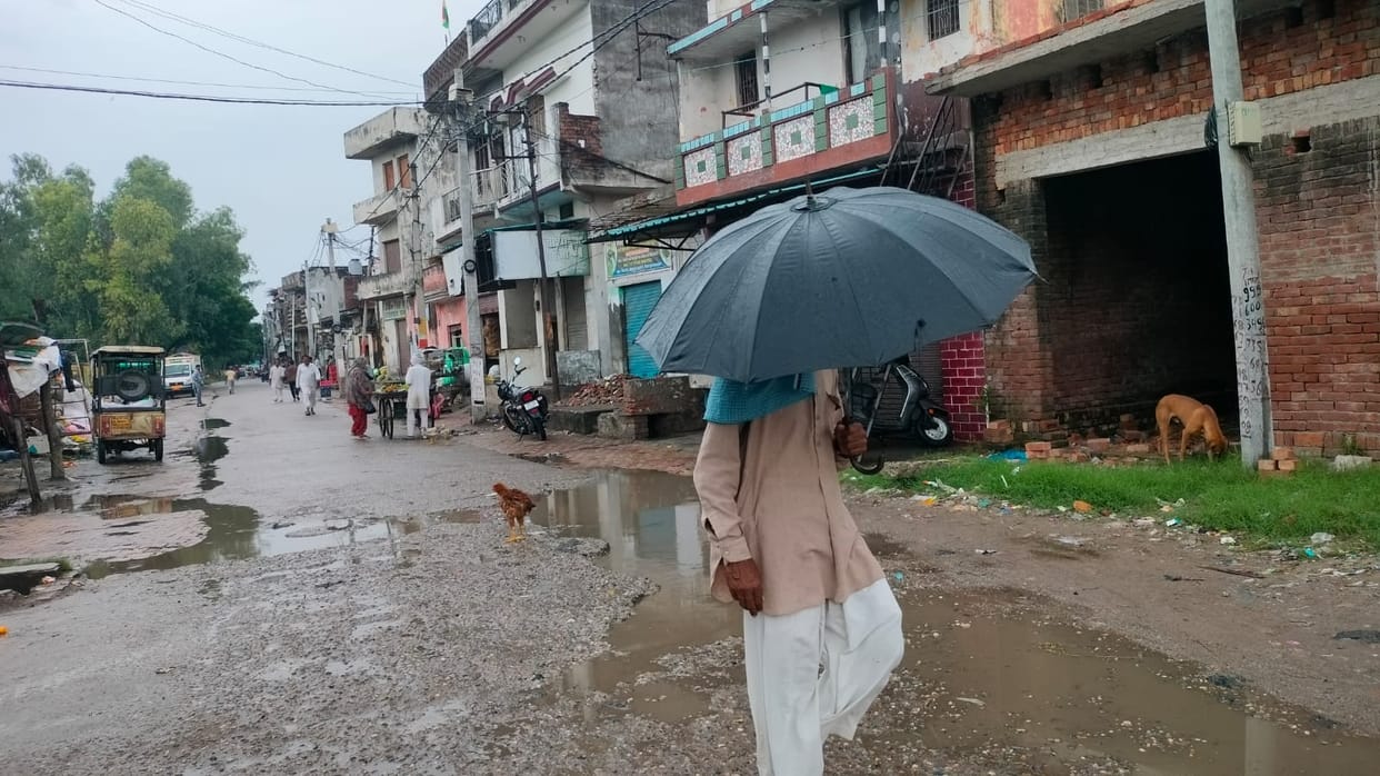 House collapses in Shukteerth; four people, including innocent children, narrowly escape death.