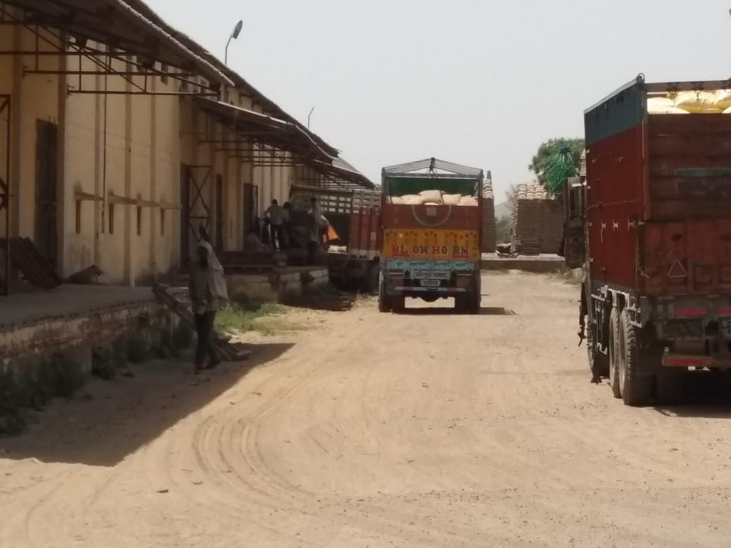 खाद्य एवं आपूर्ति विभाग का गोदाम। 