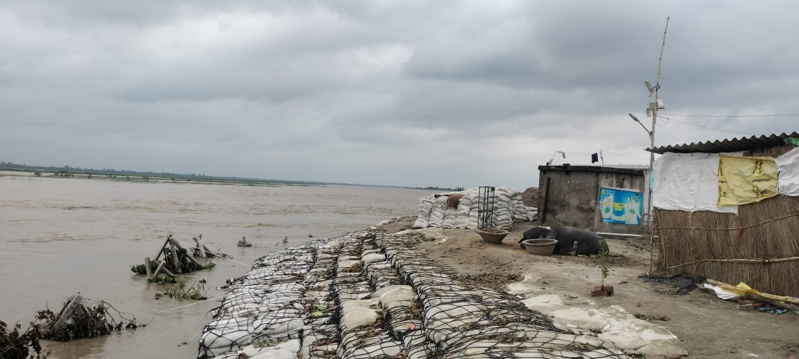 मईपुर गांव से सटकर बहती सरयू नदी, कटान का खतरा संवाद