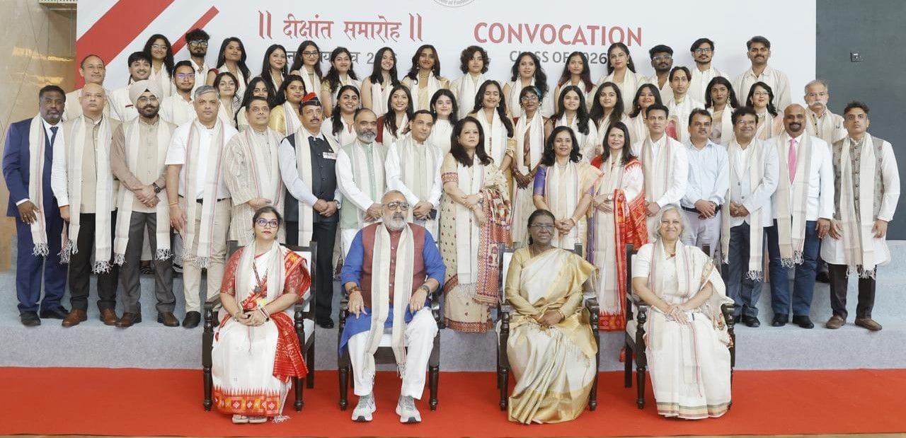 निफ्ट के संयुक्त दीक्षांत समारोह में सम्मानित हुए रायबरेली शाखा के विद्यार्थियों के साथ अन्य श