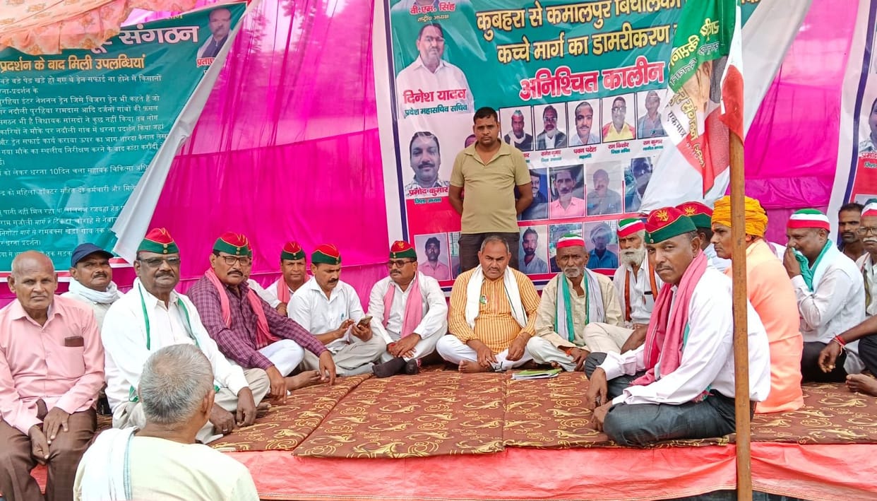 Sit-in for road continues, ex-servicemen come out in support of farmers