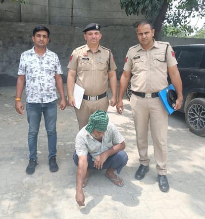 पुलिस की गिरफ्त में नशा तस्कर। पुलिस