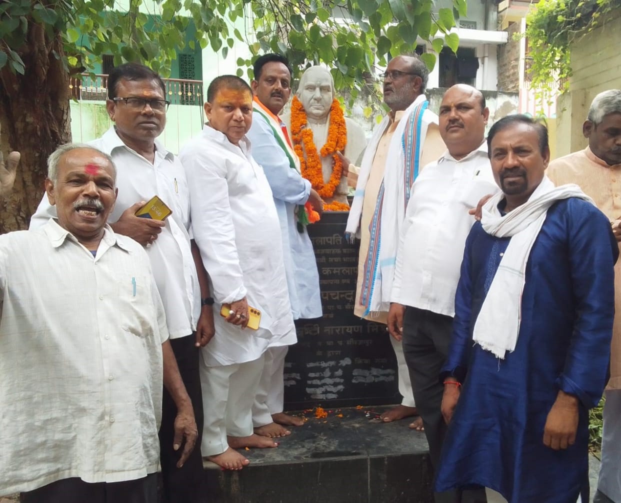 Pandit Kamalapati Tripathi was dedicated to democratic values.