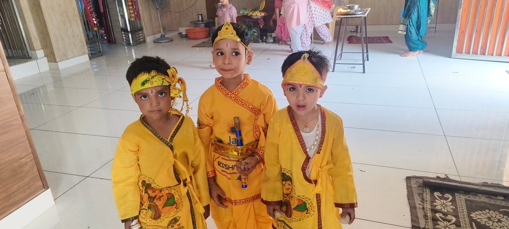 Shri Krishna Janmashtami celebrated with great enthusiasm at Durga Mandir.