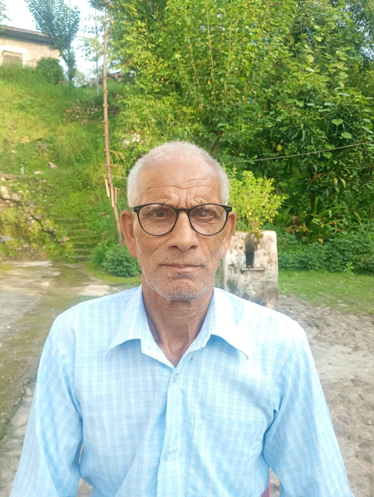 रोशन लाल, चमनेड़ निवासी।