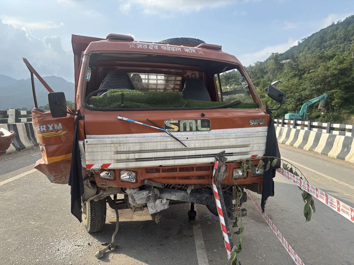 Speeding tipper crashes into bridge parapet; man dies.