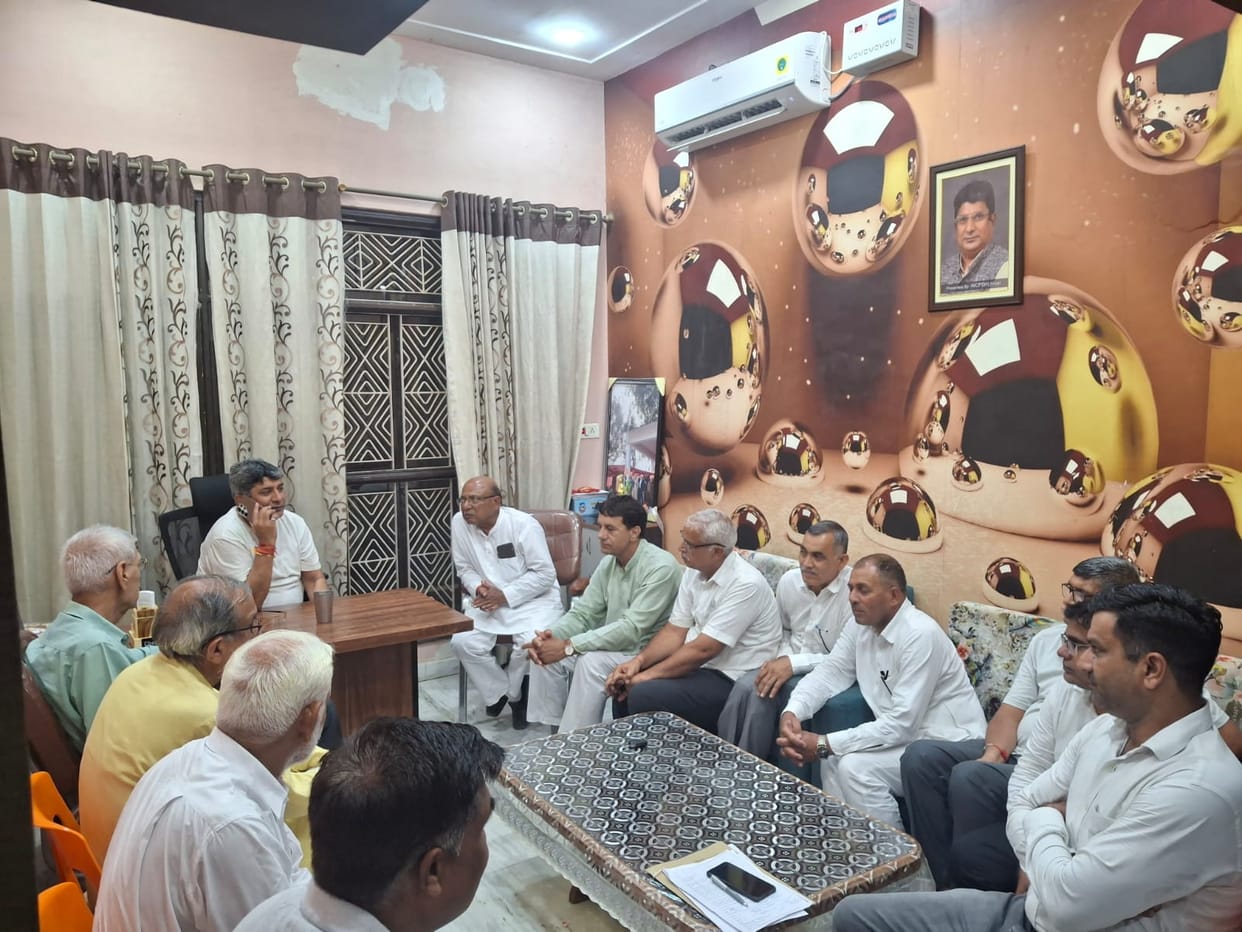 Sector-33 residents, upset over administrative neglect, issue an ultimatum: protest if the issue is not resolved within 15 days.