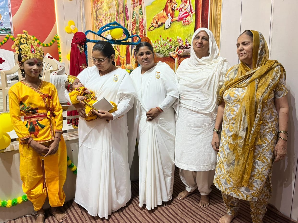 Lord Shri Krishna's life inspires us to walk the path of duty and righteousness: Usha Didi.