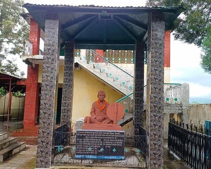  सल्ट के खुमाड़ में स्थित शहीद स्मारक।
