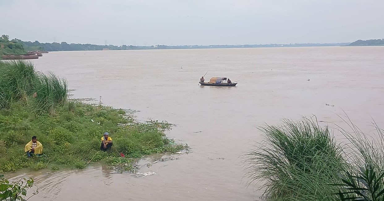 Ganga 1.5 feet below warning mark; rate of rise in water level has slowed down.
