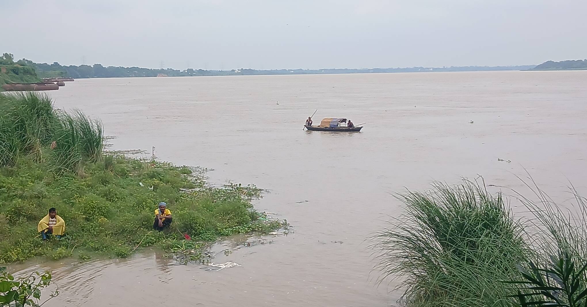 सीतामढ़ी में गंगा घाट पर बढ़ा बाढ़ का पानी। संवाद