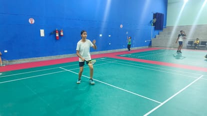 शाहजहांपुर में हथौड़ा स्थित स्टेडियम में ट्रायल में प्रतिभाग करते खिलाड़ी। संवाद