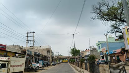 शहर के लोहारू चौक से दोपहर तीन बजे का दृश्य।