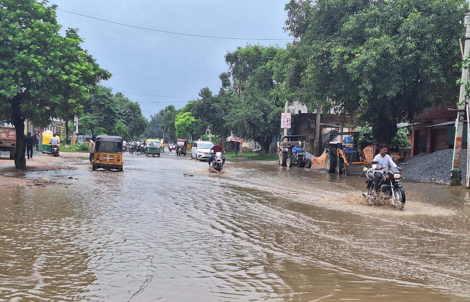 Rain continuing into the day after the night has caused waterlogging in various places.