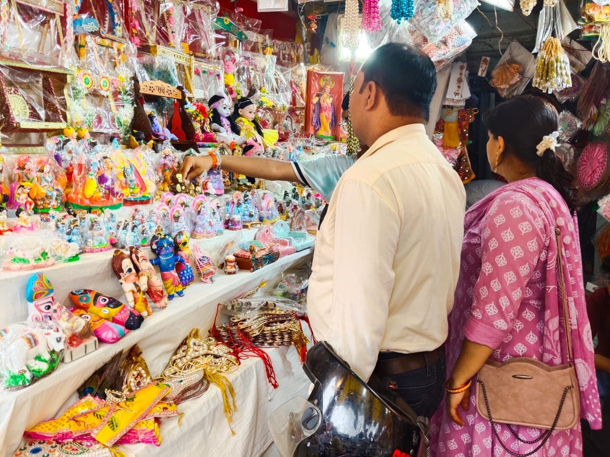 Brass idols of Laddu Gopal sold for between 250 and 600.