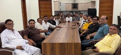 श्री राधे वेलफेयर ट्रस्ट के गठन के अवसर पर उपस्थित सदस्य।