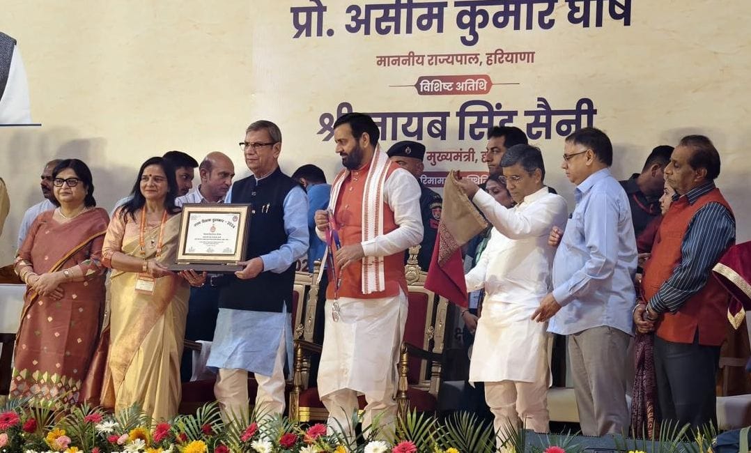 05जेएनडी01: डॉ. सीमा मलिक को शिक्षक दिवस पर राज्यपाल पंचकुला में आयोजित समारोह में सम्मानित कर