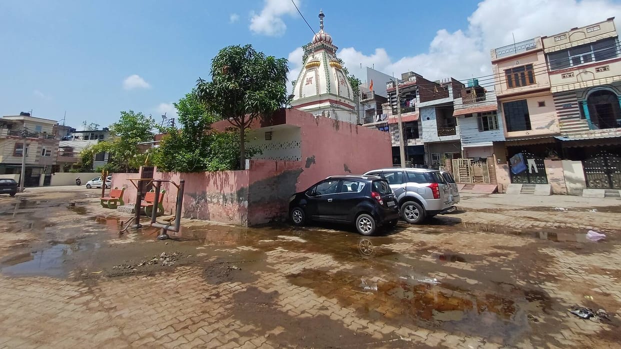 Problems caused by dirty water and dung in Ahata Shugan Chand