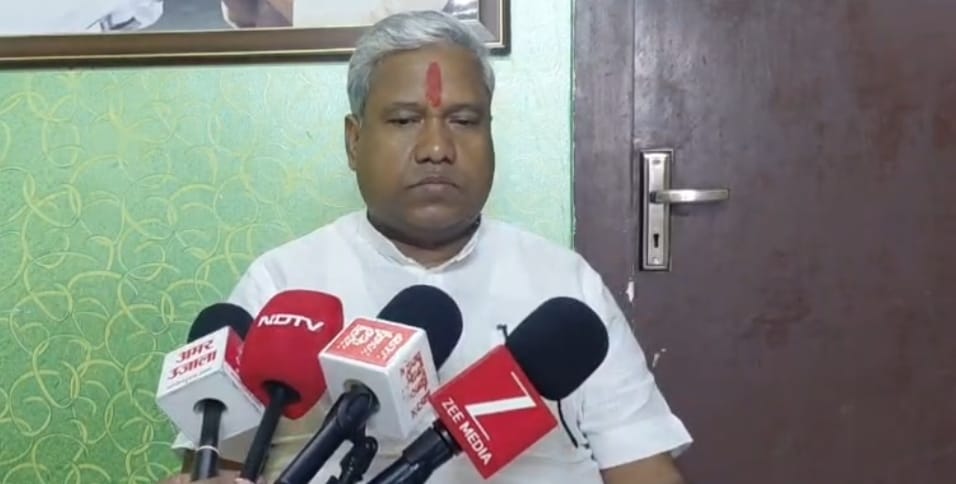 भगहर गांव में बाढ़ जैसे हालात पर प्रशासन सक्रिय