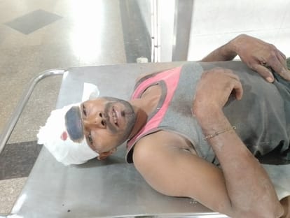 अस्पताल में उपचाराधीन घायल अनिल। संवाद