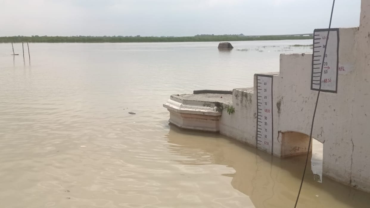 The Saryu river's course changed, increasing the scope of problems.