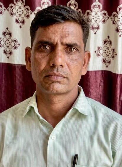 बटेश्वर नारंगी घाट पुल से यमुना मे छलांग लगाकर कूदे रामनरेश का फ़ाइल फोटो