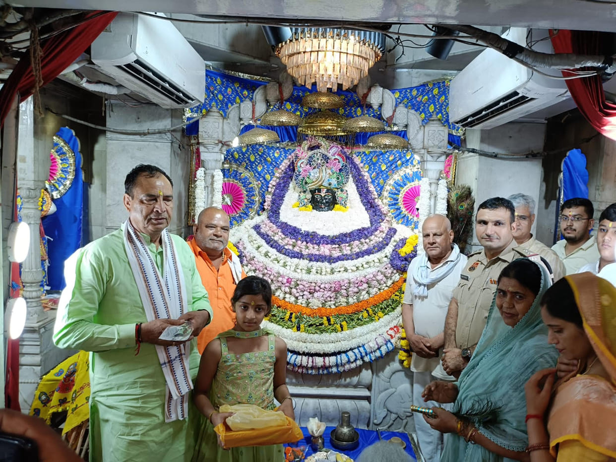 Devotees offered prayers to Baba Shyam at Chulkana Dham.