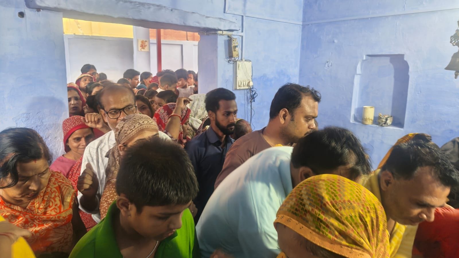 फोटो नंबर-22गोगा मेले में धोक लगाने के उमड़ी भीड़। संवाद