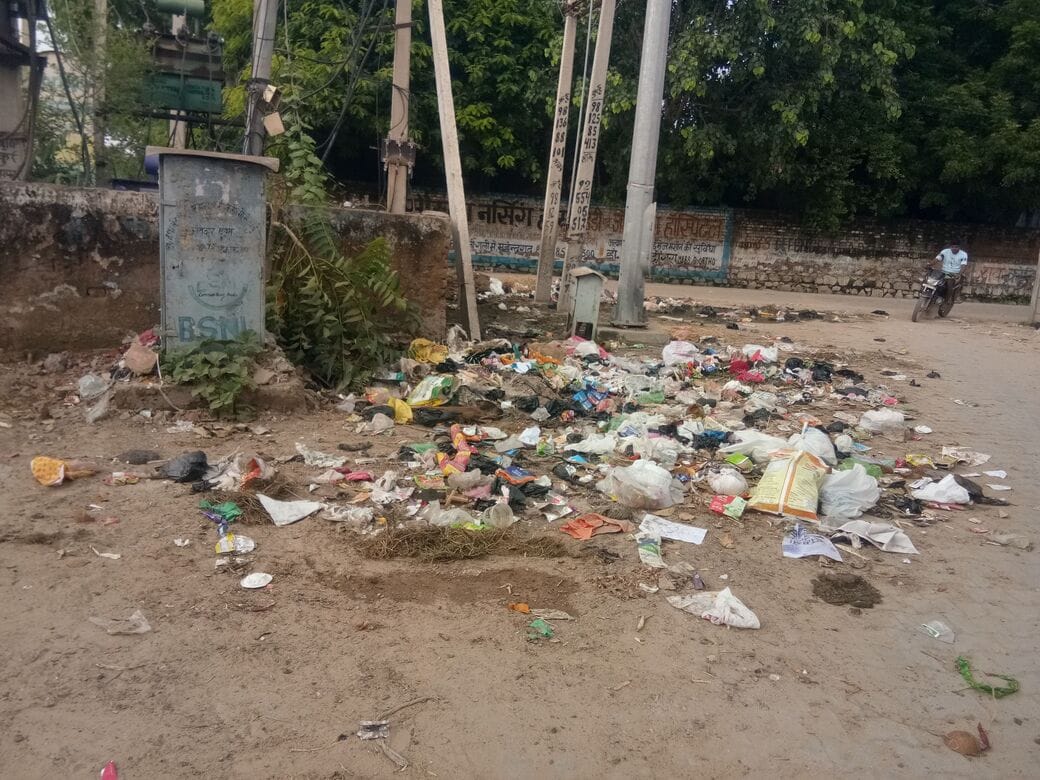 A 50-tonne heap of garbage has accumulated in the city's main markets and wards.
