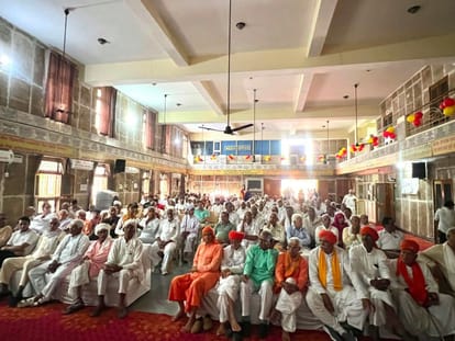 फोटो संख्या:67- जन्माष्टमी पर्व पर यादव धर्मशाला में आयोजित कार्यक्रम में उपस्थित समाज के लोग-