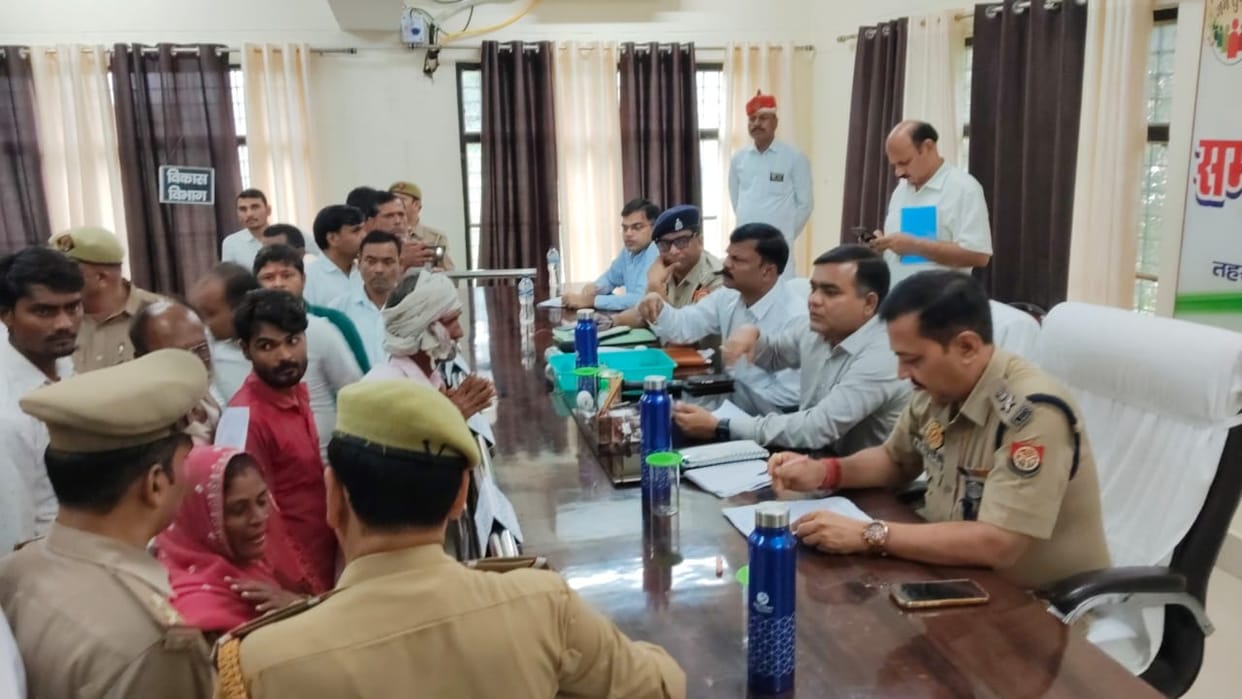 Farmers showed their destroyed crops to the DM and demanded compensation.