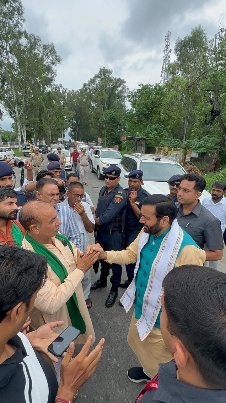 Chief Minister halted his convoy and assured that the road would be constructed