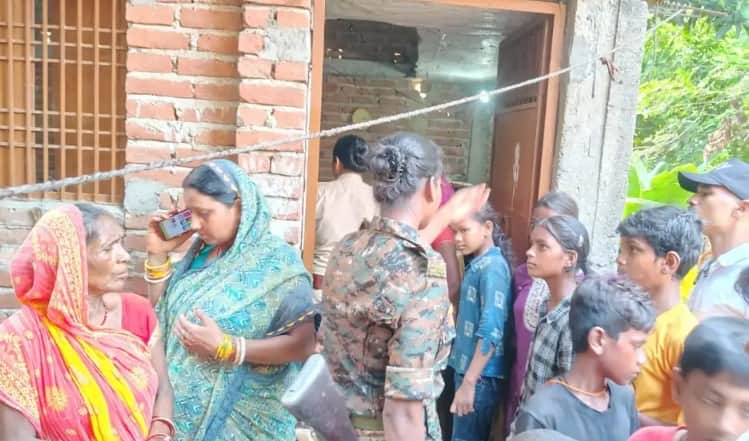 Bihar News : woman stabbed death inside  home; police investigating. suspects stabbed chest neck.