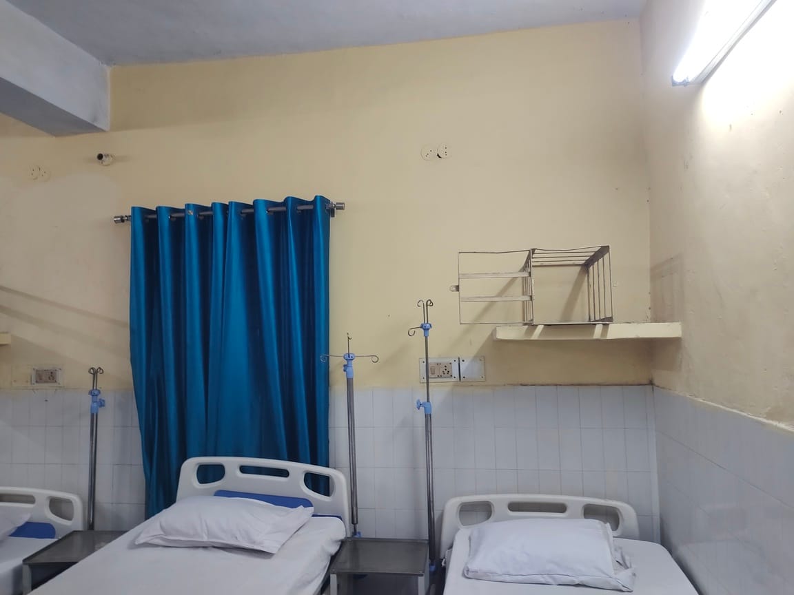 जिला अस्पताल का आईसोलेशन वार्ड संवाद