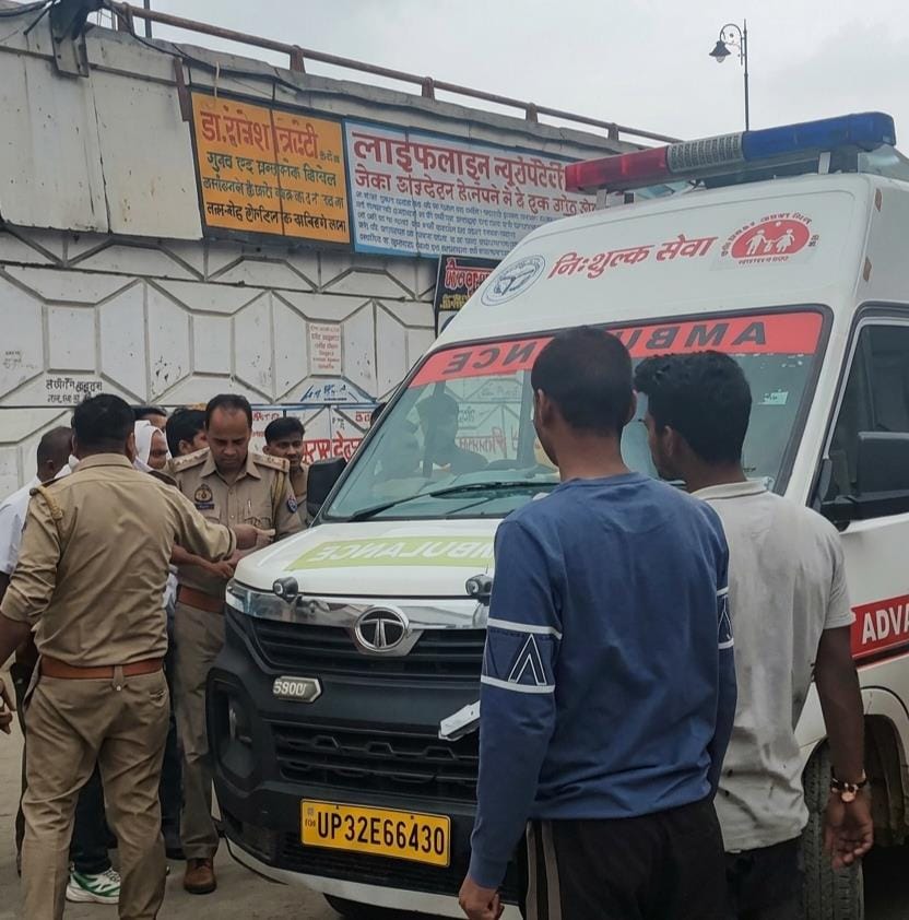 Government ambulance staff assaulted and massive commotion ensues after refusal to take patient to a private hospital.