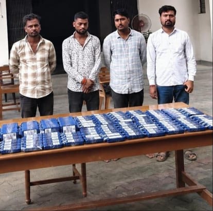 जमालपुर में शराब के साथ पकड़े गए आरोपी। स्रोत- पुलिस