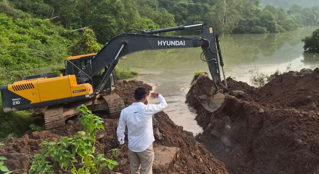 Water discharge has begun from the natural lake formed in the Chikni ravine; the situation is under control.